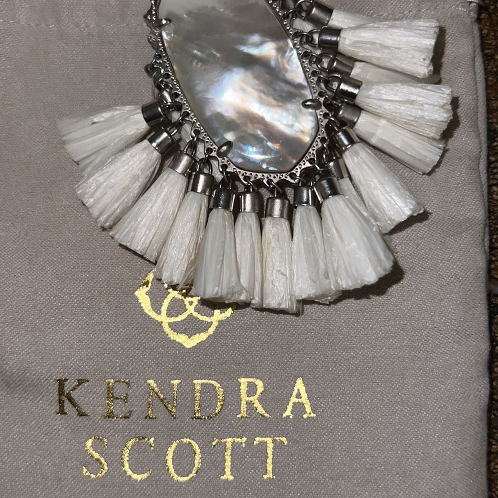 KENDRA SCOTT
Betsy Silver Long Pendant Necklace in Ivory Mother Of Pearl - Picture 4 of 8
